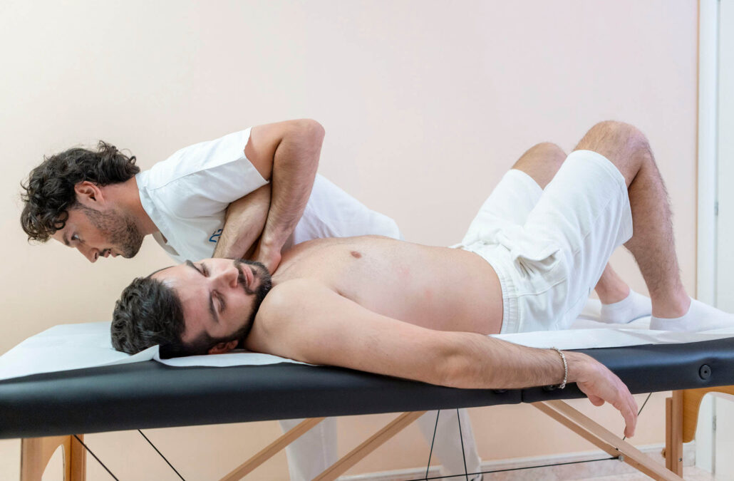 Dolore Cervicale: Come l’Osteopatia Risolve Rigidità e Tensione